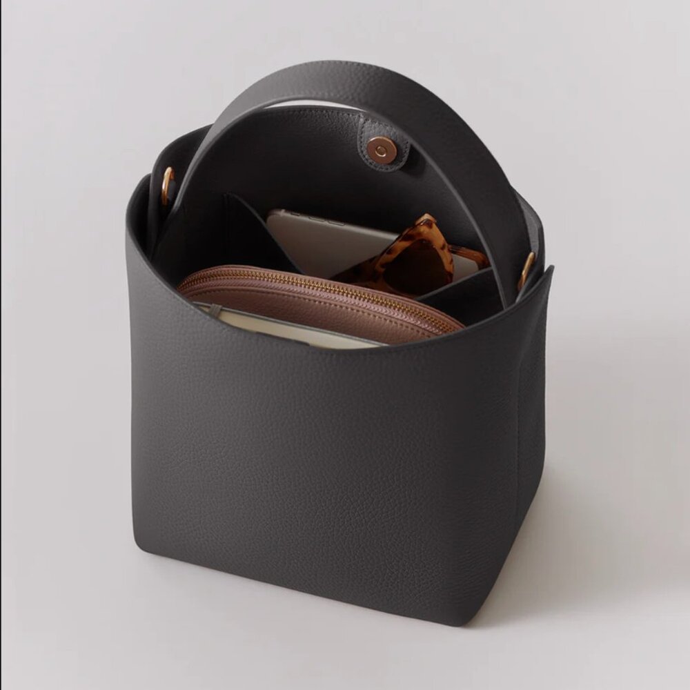 Cuyana Linea Bucket Bag in Charcoal Pebbled Leather - Picture 4 of 13